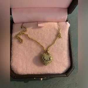 Heart shaped pendant necklace